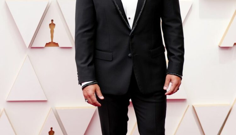 luis-fonsi-attends-the-94th-annual-academy-awards-at-news-photo-1648419204