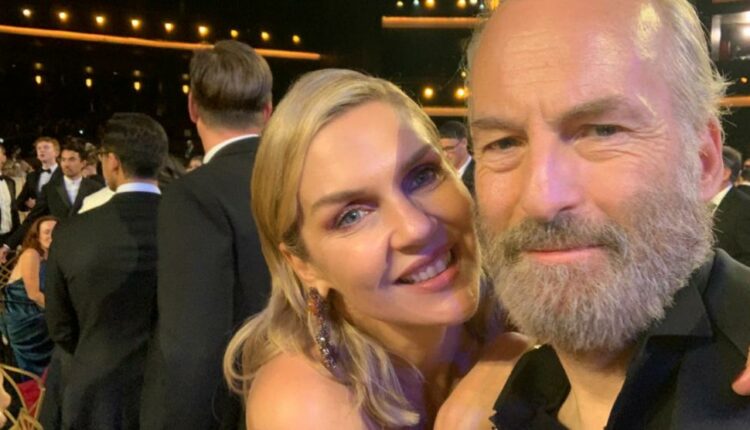 rhea-seehorn-y-bob-odenkirk-en-los-emmy-2022