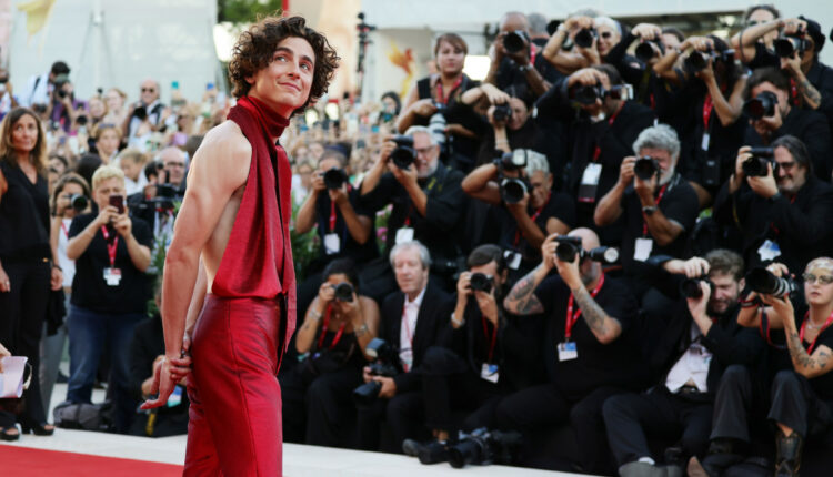 timothee-chalamet-red-carpet-venice