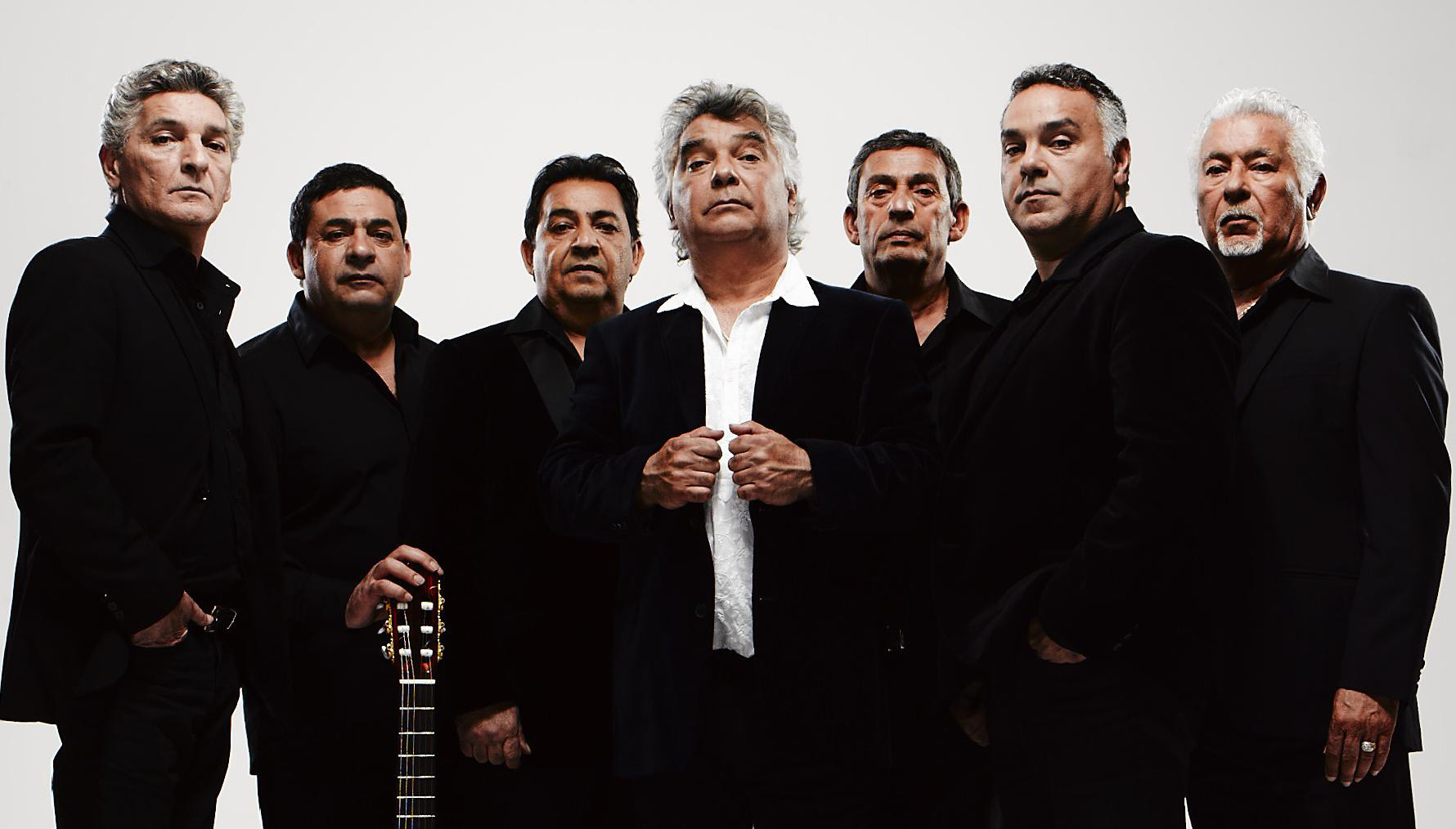 Gipsy kings. Los Gipsy Kings 2021. Gipsy King 2019 состав. Состав группы Джипси Кингс. Арт Gipsy Kings.