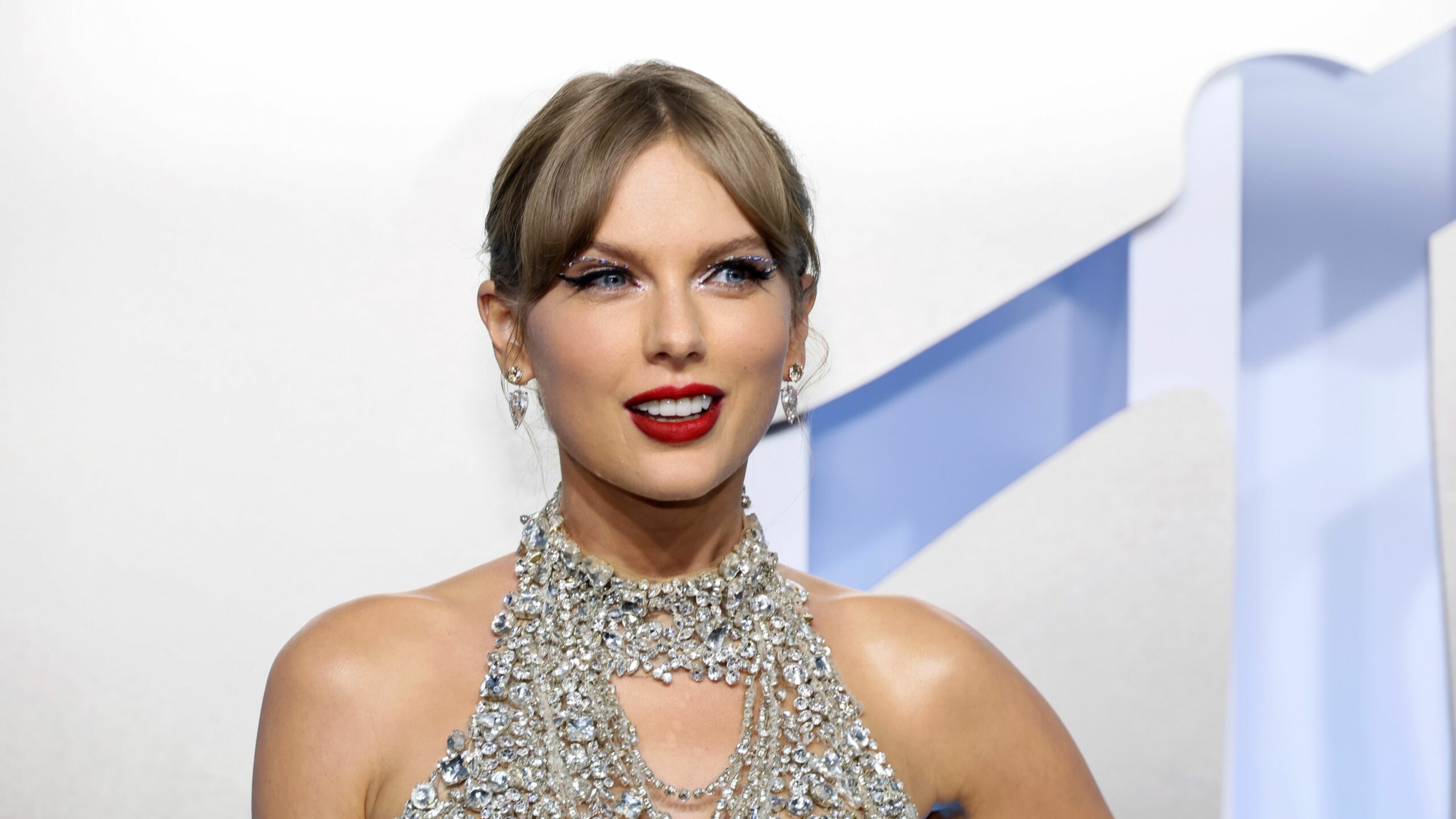 taylorswiftattendsthe2022mtvvmasatprudentialcenternewsphoto