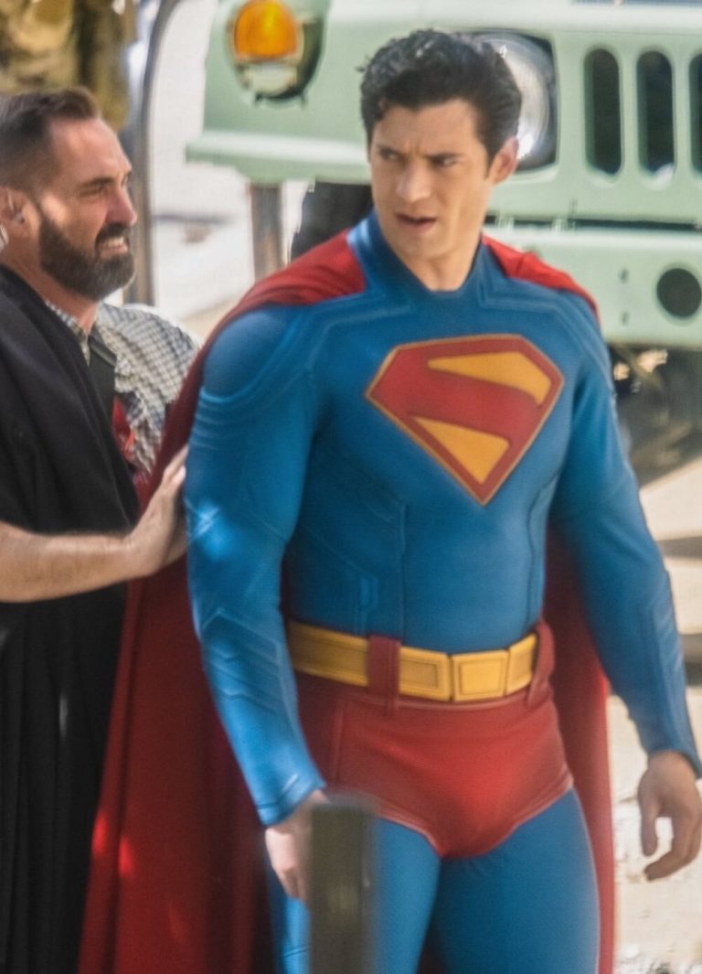 David Corenswet se luce con el traje de 'Superman' en primeras imágenes