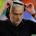Europa League: José Mourinho recibió la medalla de subcampeón y se la sacó en el acto