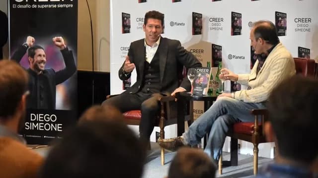 Simeone en la presentación de su libro.-foto-1