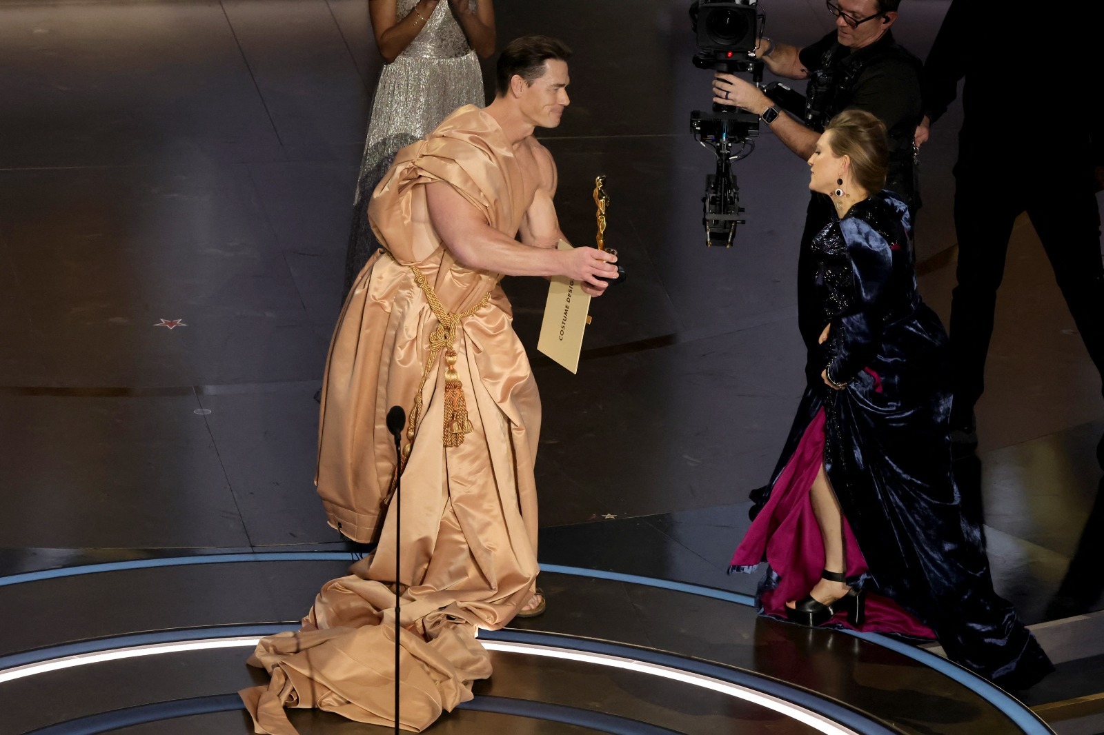 John Cena apareció desnudo en los Premios Oscar 2024 América Noticias